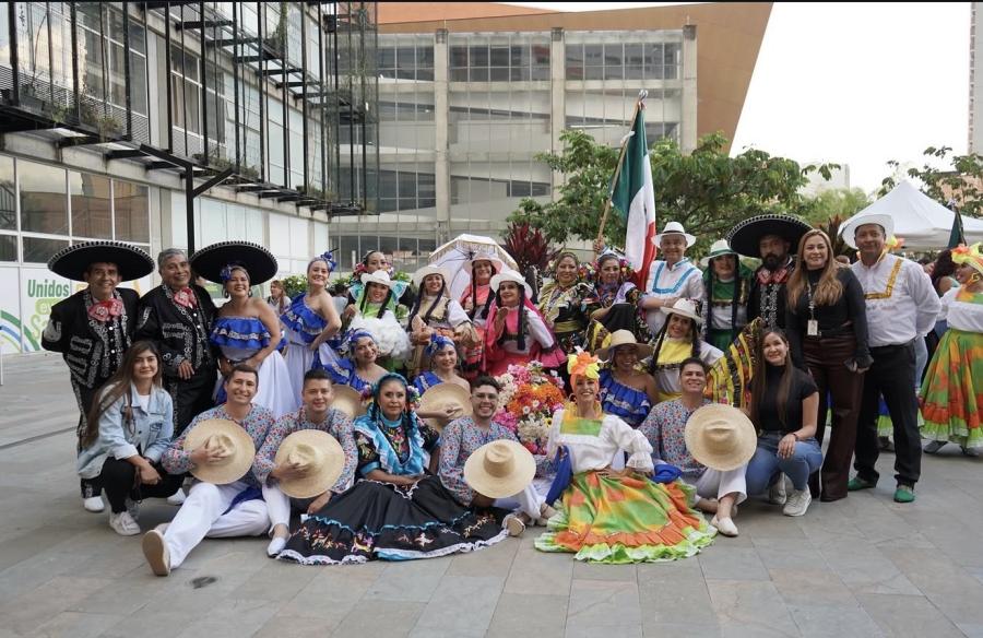 La alegría y el talento del Magisterio brillaron en muestra artística.