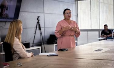 Invertimos más de $550 millones en becas de maestría y doctorado para fortalecer la formación docente.