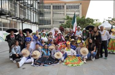 La alegría y el talento del Magisterio brillaron en muestra artística.